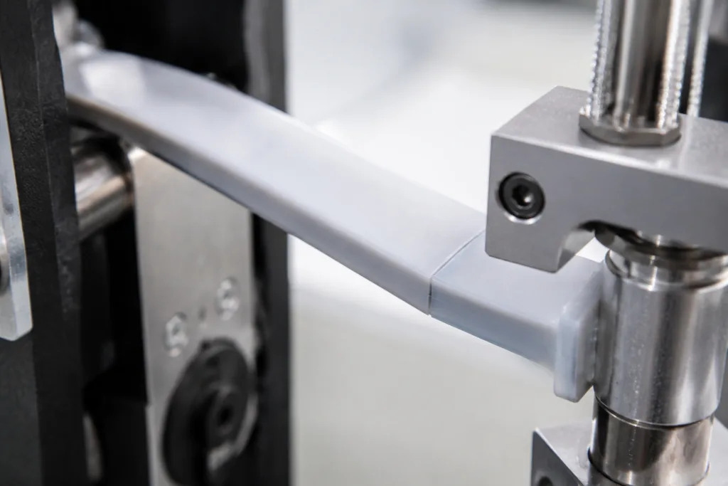 How to Choose the Right Adhesive for TPE, TPU, and Flexible Plastic Parts Under Bending and Repeated Movement 3 adhesive for tpe bonding fatigue test